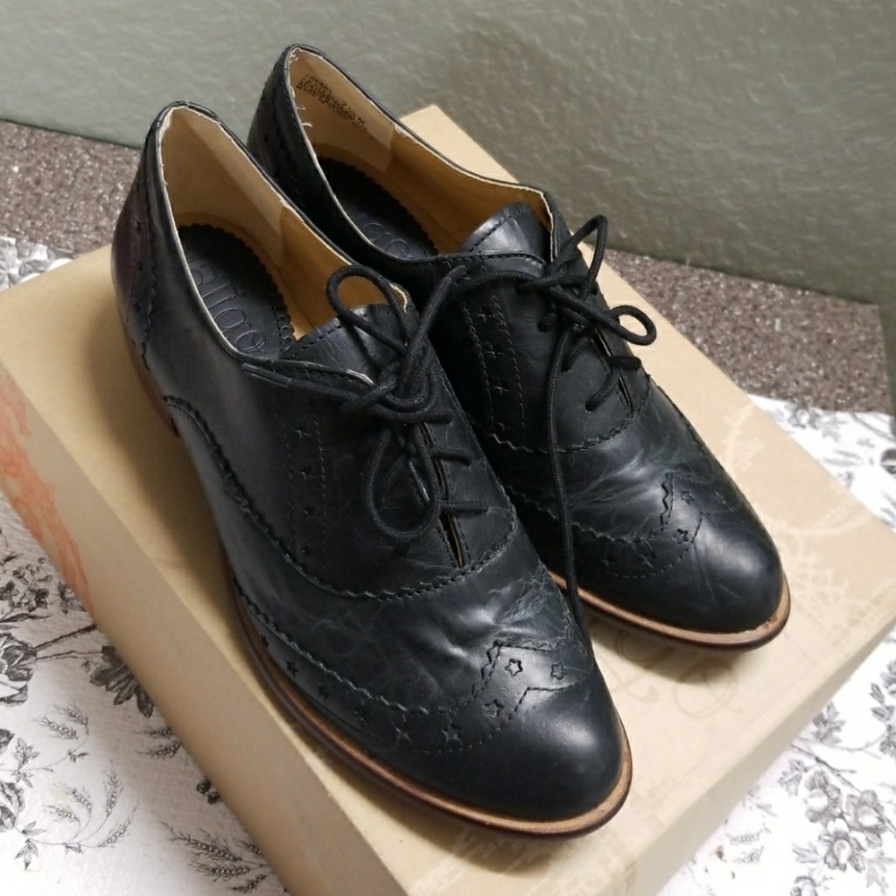 New Latigo I-Heart leather oxford lace up shoes